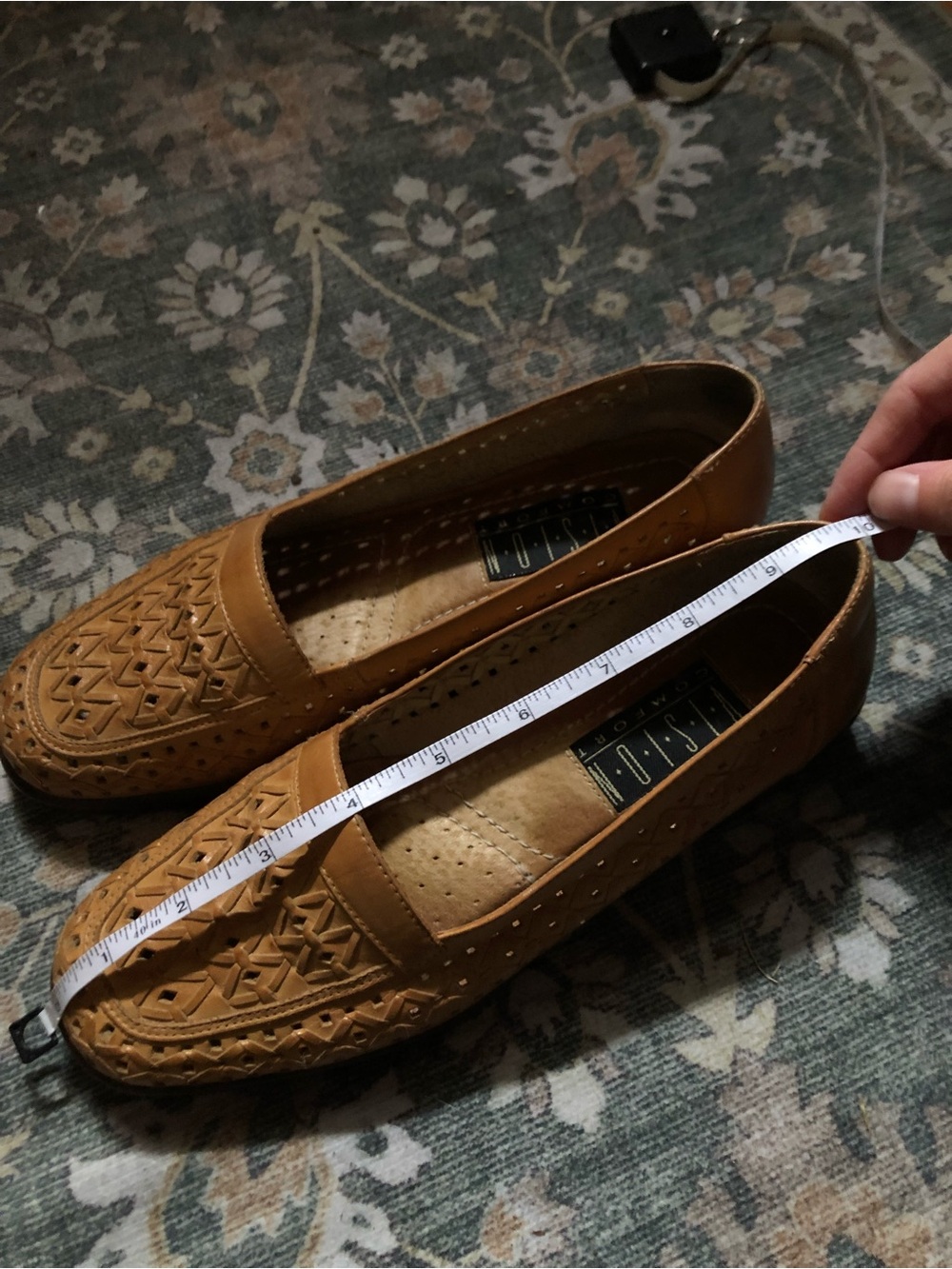 Vintage Tan Leather Slip-On Loafers 🖤 - Picture 7 of 9